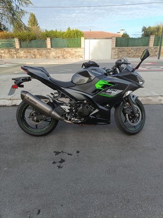 Kawasaki Ninja 400 2023 Negra/Verde