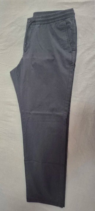 Pantalón gris con cordón, Emidio Tucci.