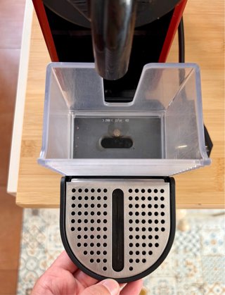 Cafetera Nespresso Delonghi Roja