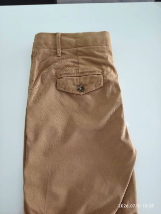 Pantalón corto beige mujer.