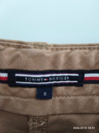 Pantalón corto beige mujer.