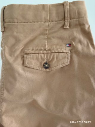 Pantalón corto beige mujer.