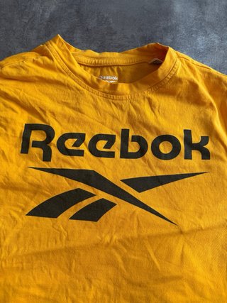 Camiseta Reebok Talla M Mostaza y Negro