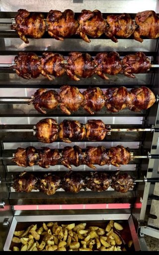 Máquina de pollos asados