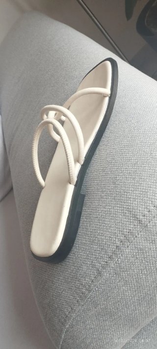 Sandalias planas polipiel beige T. 39-40