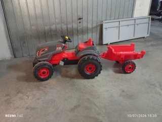 Tractor y remolque infantil rojo