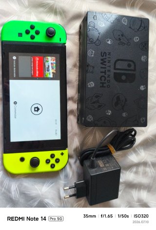 Nintendo Switch Verde/Amarillo + Accesorios