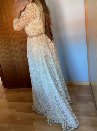 Vestido de fiesta blanco y dorado