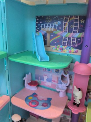 Casa de muñecas Gaby con accesorios
