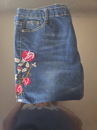 Pantalones vaqueros mujer con flores