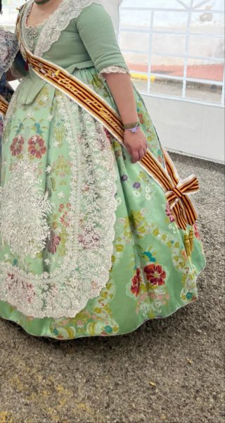 Traje de Fallera verde y multicolor