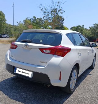 Toyota Auris 2015