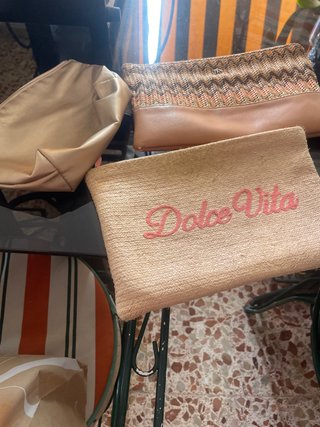 Bolsos de mano beige y dorado