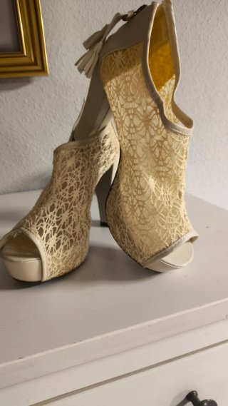 Zapatos de encaje beige talla 39