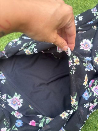 Conjunto Top Negro y Falda Larga Estampada