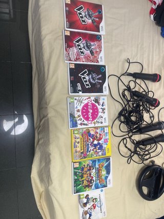 Wii Negra + 7 Juegos + 4 Micrófonos + Volante
