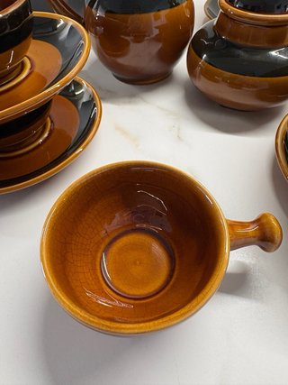 Juego de café, original. cerámica marrón y negro