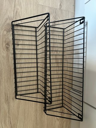Set di due scaffali metallici neri