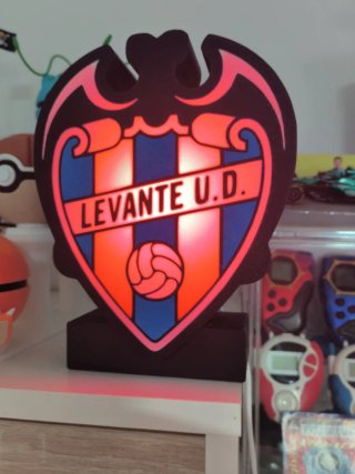 Escudo Levante UD luminoso impreso en 3D.