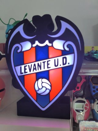 Escudo Levante UD luminoso impreso en 3D.