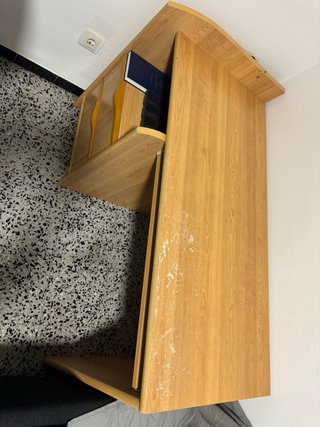 Scrivania in legno con cassetti