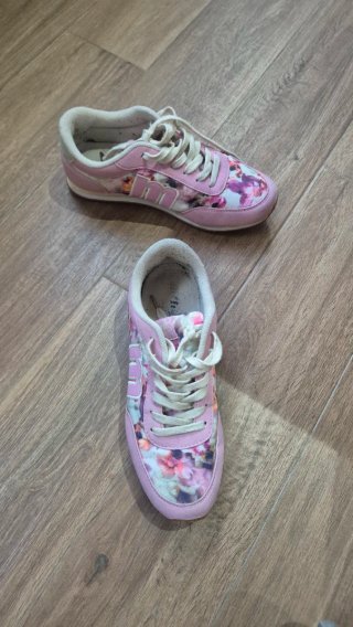 Zapatillas Mustang flores rosas