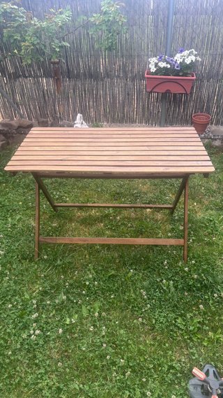 Tavolo pieghevole in legno per terrazzo