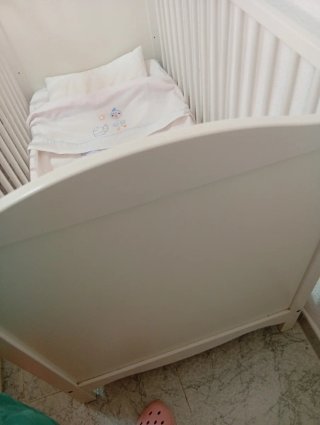 Cuna blanca bebé