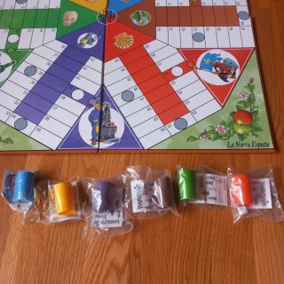 Parchís de Asturias 24 fichas, cubiletes y tablero