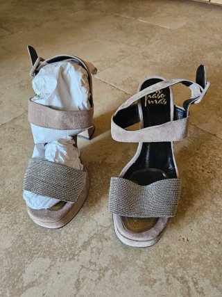 Sandalias plataforma malla beige y plata