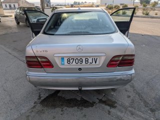 Mercedes-Benz Clase E 2001, E-270 CDI