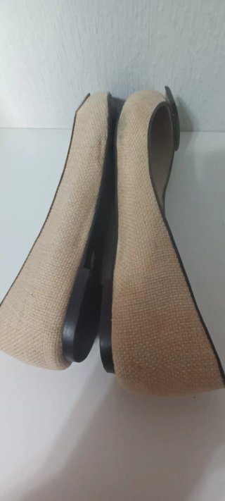 Zapatos Zara Beige Hebilla Negra Cuadrada