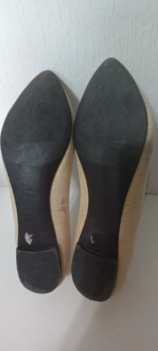 Zapatos Zara Beige Hebilla Negra Cuadrada