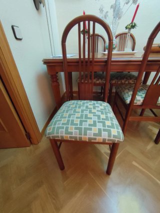 Mesa extensible de comedor y 4 sillas a juego
