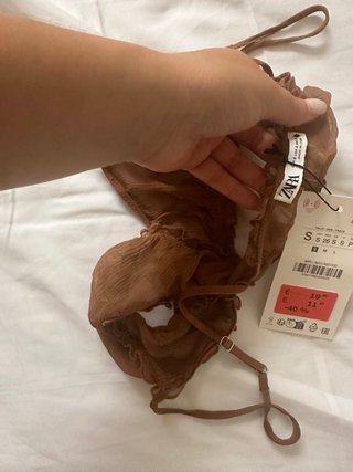 Sujetador Zara marrón con etiqueta