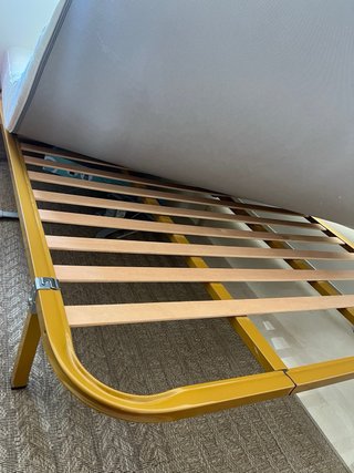 Colchón 135cm que incluye somier  de láminas