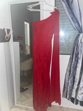 Vestido de fiesta rojo asimétrico