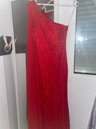 Vestido de fiesta rojo asimétrico