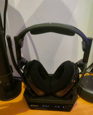 ASTRO A50 Auriculares Gaming + Base