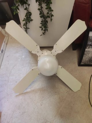 Ventilador de techo blanco