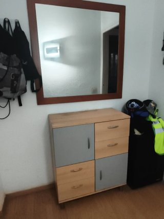 Recibidor madera y gris
