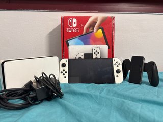 Nintendo Switch OLED Blanca y Negra