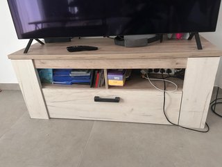 Mueble TV beige y marrón