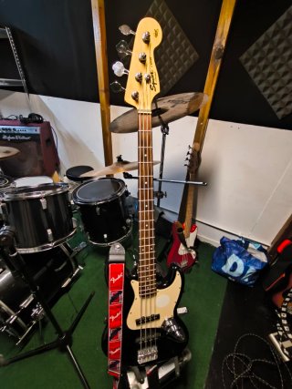 Squier Bajo Eléctrico Made in China