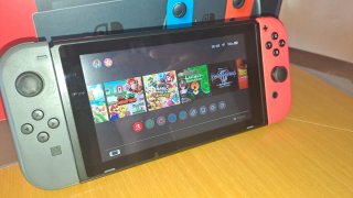 Nintendo Switch Negra y Roja