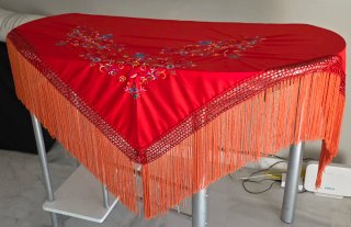 IMantón Rojo Bordado Flamenco