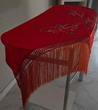 IMantón Rojo Bordado Flamenco