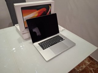MacBook Pro 16 i9 16GB 1