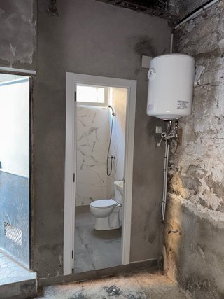 Se alquila local de 100 m² en zona céntrica, ideal