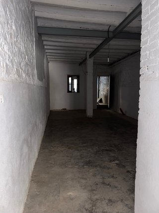Se alquila local de 100 m² en zona céntrica, ideal